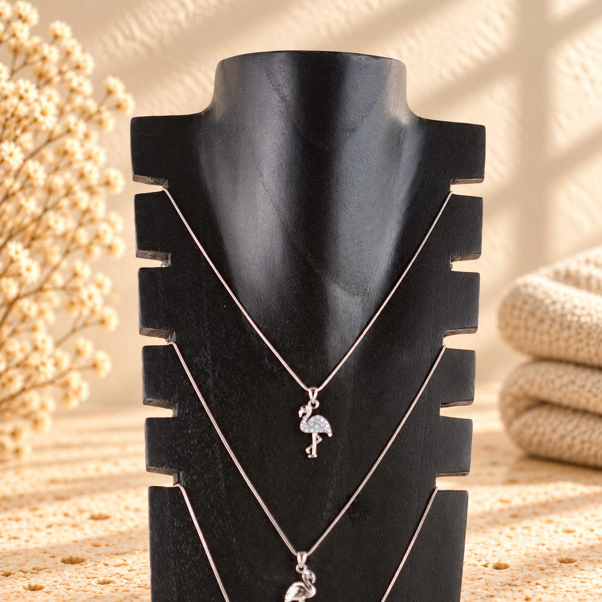 Multi Necklace Display Bust, Black Wood, 15.7 in / 40 cm – Notched Jewelry Stand